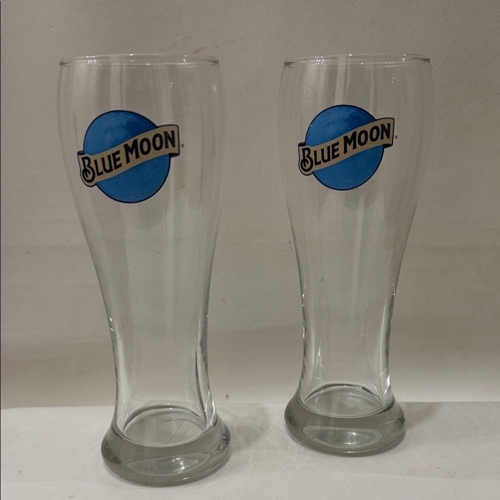 Blue Moon Wheat Beer 16 Oz 2 Glasses Clear Blue Logo 8 In Tall 2 1/2 In Round